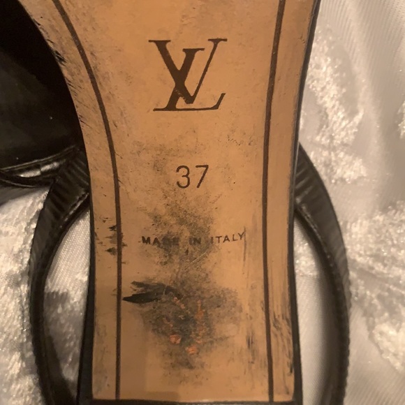 Louis Vuitton Epi Strappy Heels. Still in good shape - Picture 5 of 7